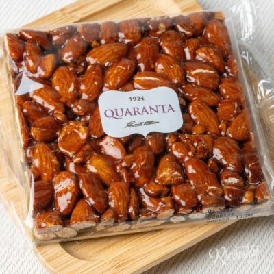 „QUARANTA“ migdolų riešutų griliažo plytelė, 130 g