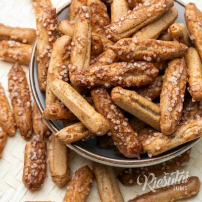 Plikytos tešlos traškios lazdelės su cinamonu, 500 g